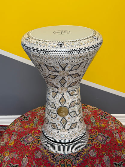 Gawharet El Fan 18.5" Sombaty Darbuka - Enrejado de mosaico